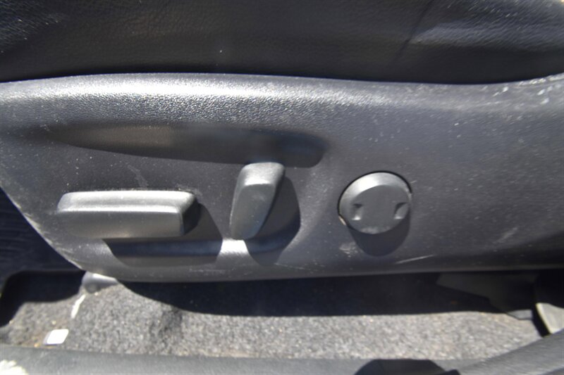 2018 Toyota RAV4 Hybrid Hybrid SE   - Photo 13 - Midway City, CA 92655