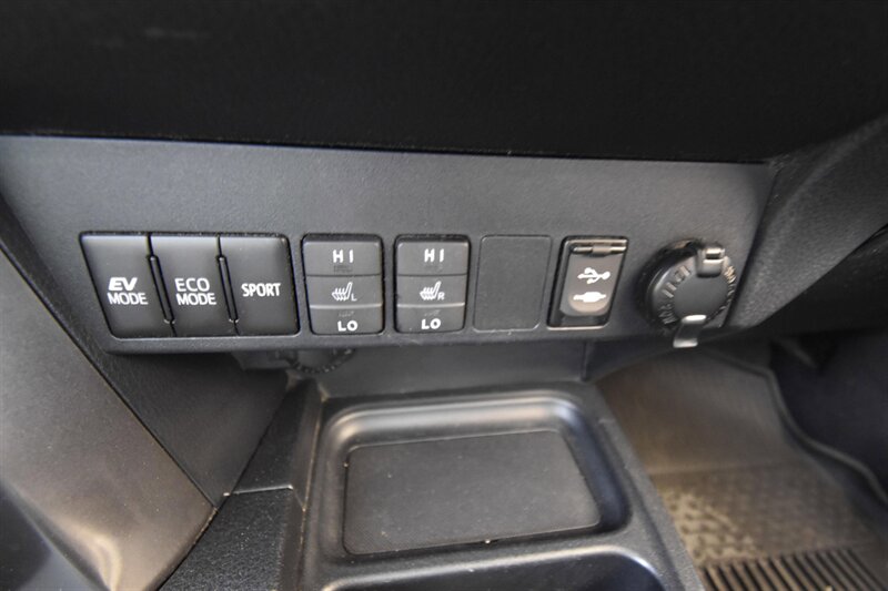 2018 Toyota RAV4 Hybrid Hybrid SE   - Photo 15 - Midway City, CA 92655