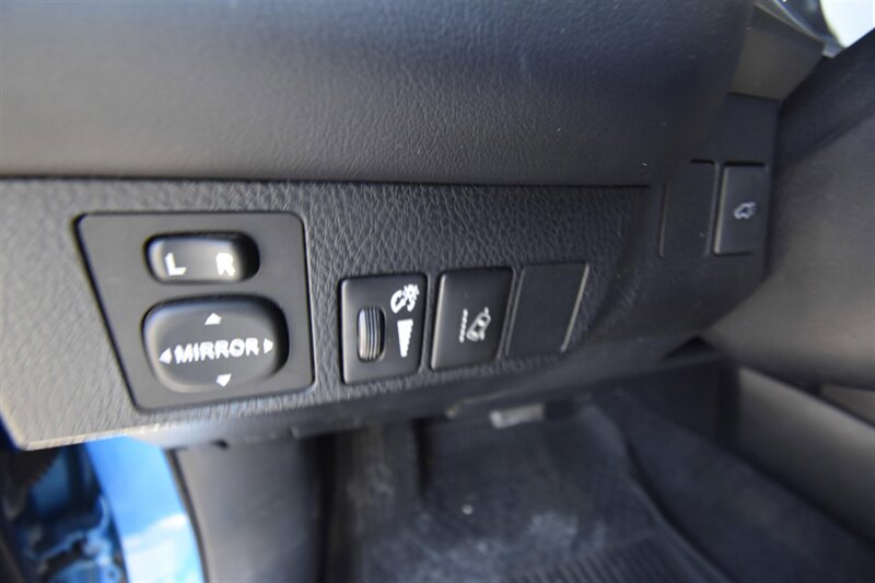 2018 Toyota RAV4 Hybrid Hybrid SE   - Photo 14 - Midway City, CA 92655