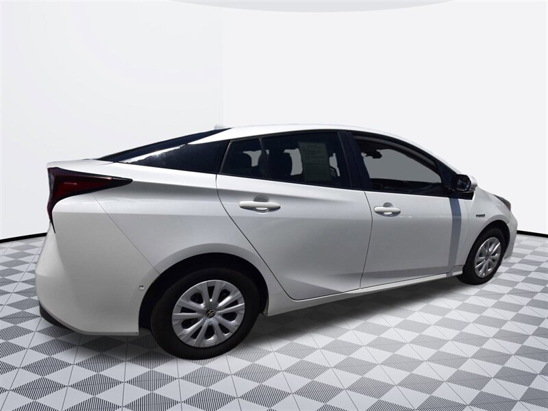 2019 Toyota Prius LE   - Photo 3 - Midway City, CA 92655