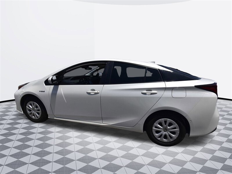 2019 Toyota Prius LE   - Photo 6 - Midway City, CA 92655