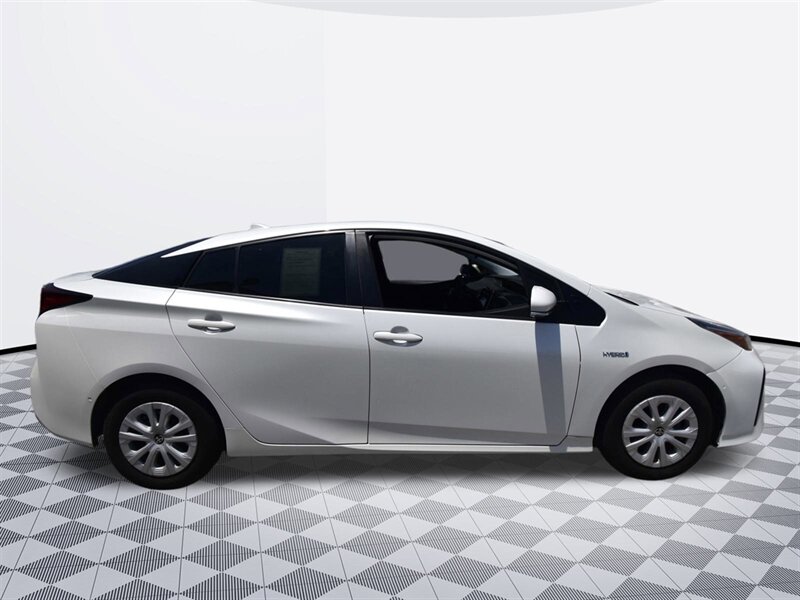 2019 Toyota Prius LE   - Photo 4 - Midway City, CA 92655