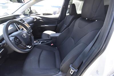 2019 Toyota Prius LE   - Photo 2 - Midway City, CA 92655