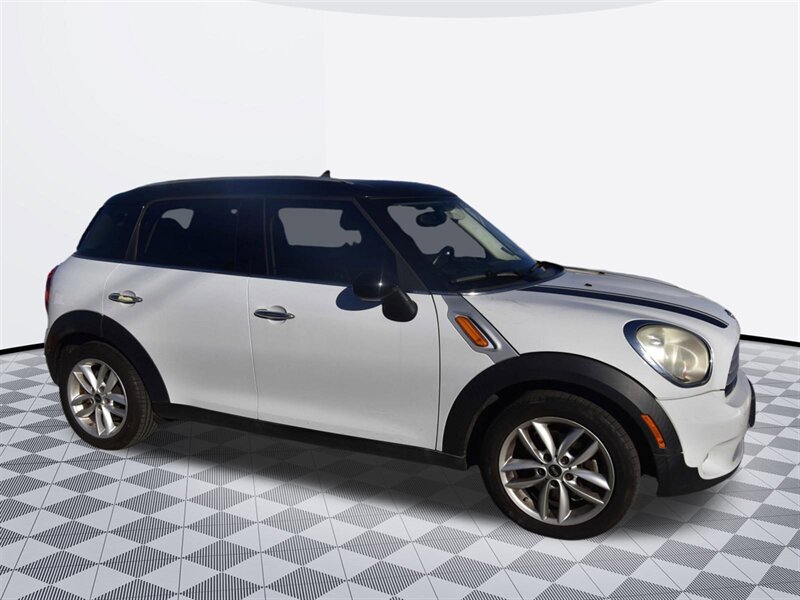 2013 MINI Countryman Cooper   - Photo 2 - Midway City, CA 92655