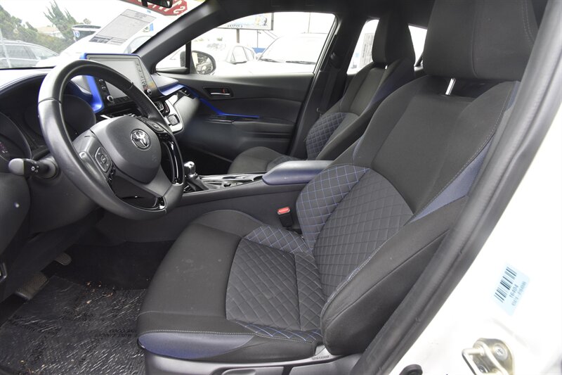 2021 Toyota C-HR XLE Premium  