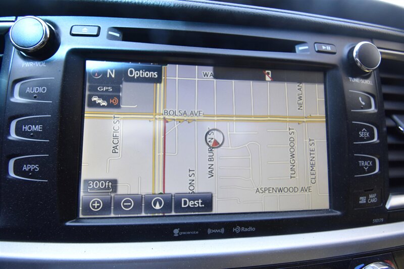 2017 Toyota Highlander XLE - Photo 11 - Midway City, CA 92655