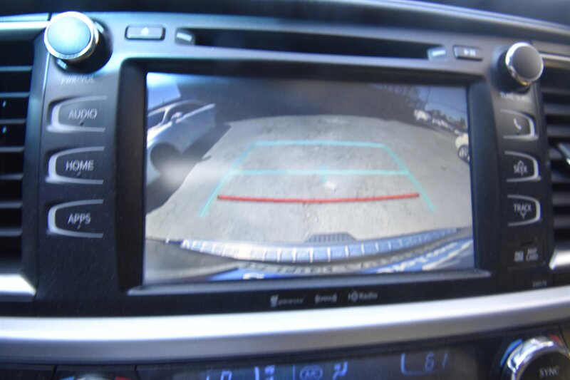 2017 Toyota Highlander XLE - Photo 12 - Midway City, CA 92655