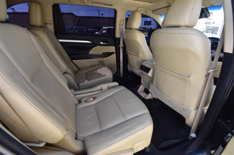 2017 Toyota Highlander XLE - Photo 9 - Midway City, CA 92655