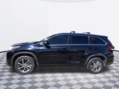 2017 Toyota Highlander XLE - Photo 7 - Midway City, CA 92655