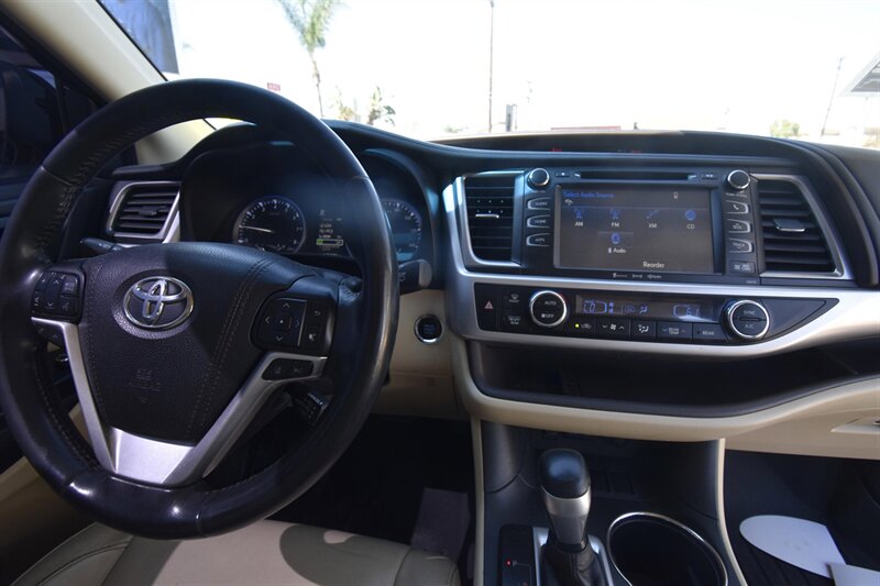 2017 Toyota Highlander XLE - Photo 8 - Midway City, CA 92655