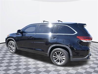 2017 Toyota Highlander XLE - Photo 4 - Midway City, CA 92655