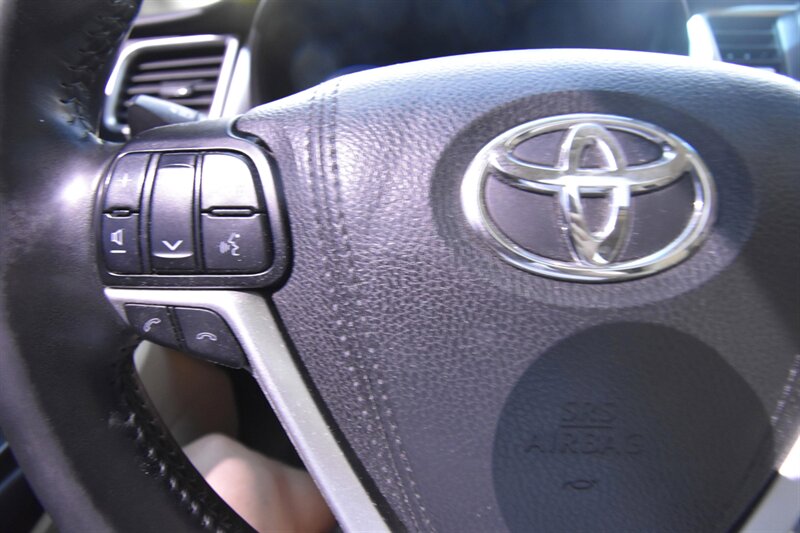 2017 Toyota Highlander XLE - Photo 14 - Midway City, CA 92655
