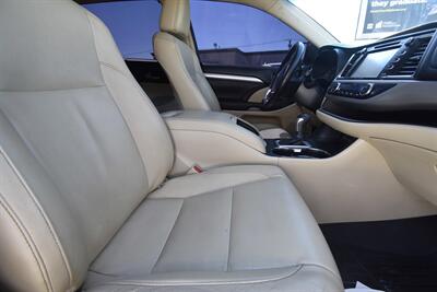 2017 Toyota Highlander XLE - Photo 2 - Midway City, CA 92655