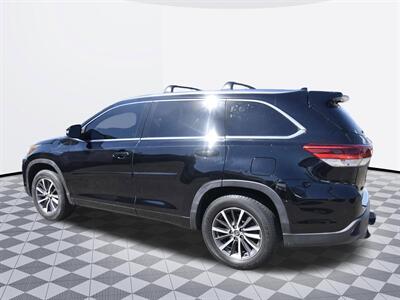 2017 Toyota Highlander XLE - Photo 6 - Midway City, CA 92655