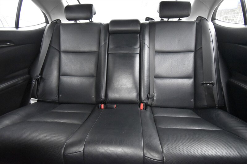 2013 Lexus ES 350 4dr Sdn - Photo 10 - Midway City, CA 92655