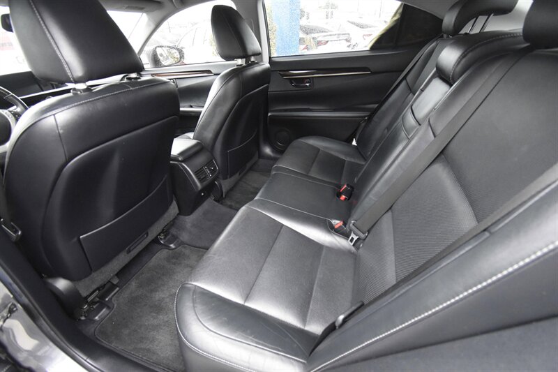 2013 Lexus ES 350 4dr Sdn - Photo 9 - Midway City, CA 92655