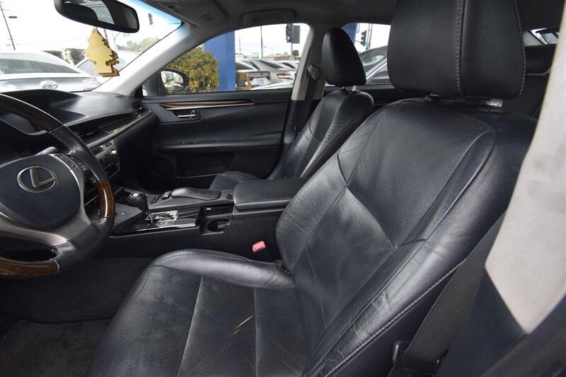 2013 Lexus ES 350 4dr Sdn - Photo 8 - Midway City, CA 92655