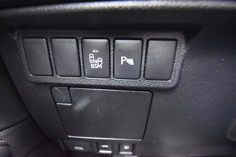 2013 Lexus ES 350 4dr Sdn - Photo 13 - Midway City, CA 92655