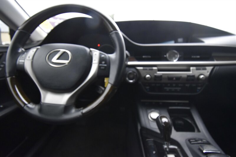 2013 Lexus ES 350 4dr Sdn - Photo 7 - Midway City, CA 92655