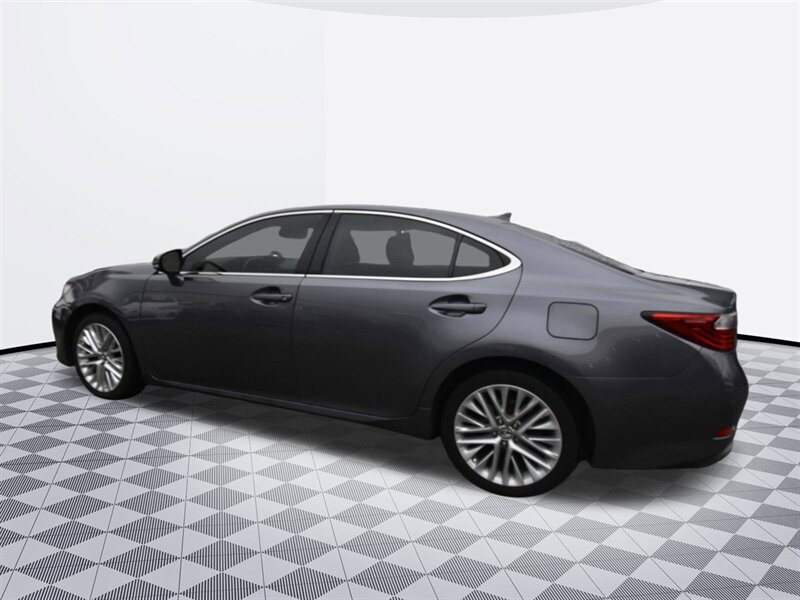 2013 Lexus ES 350 4dr Sdn - Photo 4 - Midway City, CA 92655
