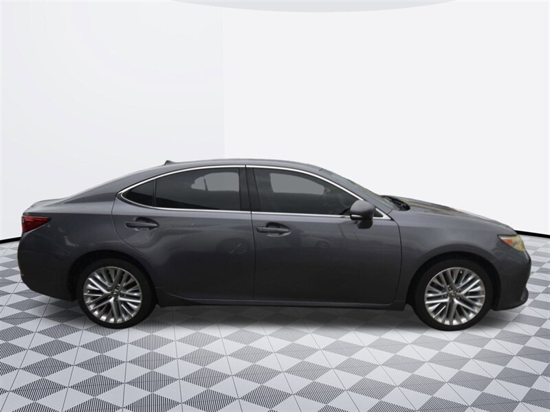 2013 Lexus ES 350 4dr Sdn - Photo 5 - Midway City, CA 92655