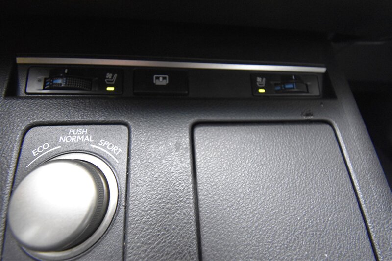 2013 Lexus ES 350 4dr Sdn - Photo 14 - Midway City, CA 92655