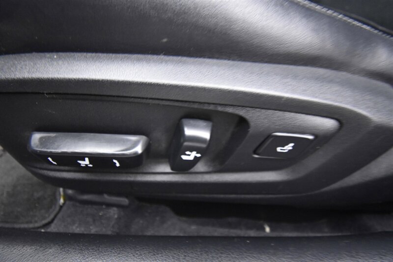 2013 Lexus ES 350 4dr Sdn - Photo 12 - Midway City, CA 92655