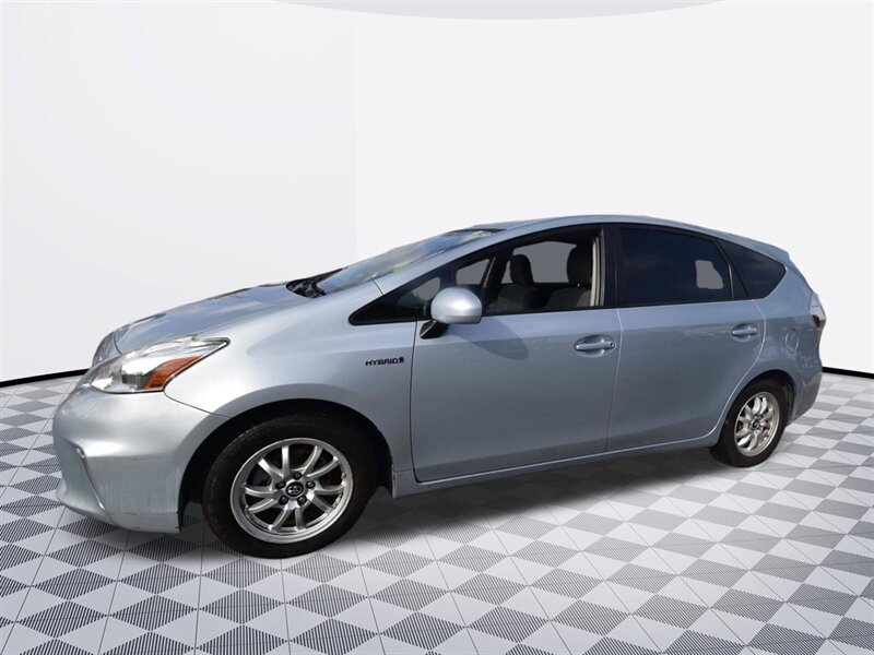 2012 Toyota Prius v Three - Photo 5 - Midway City, CA 92655