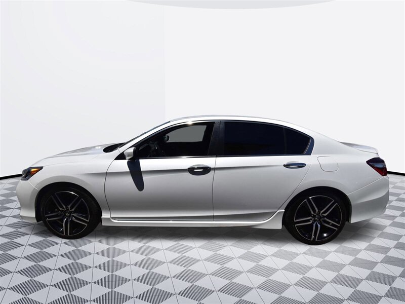 2017 Honda Accord Sport SE   - Photo 4 - Midway City, CA 92655
