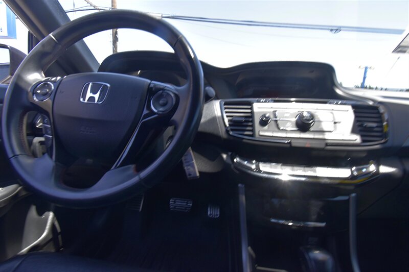 2017 Honda Accord Sport SE   - Photo 8 - Midway City, CA 92655