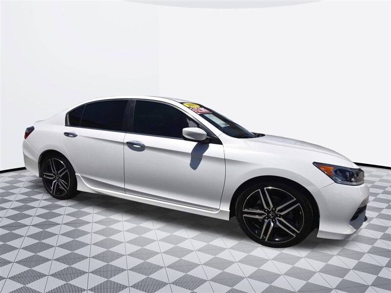 2017 Honda Accord Sport SE   - Photo 3 - Midway City, CA 92655