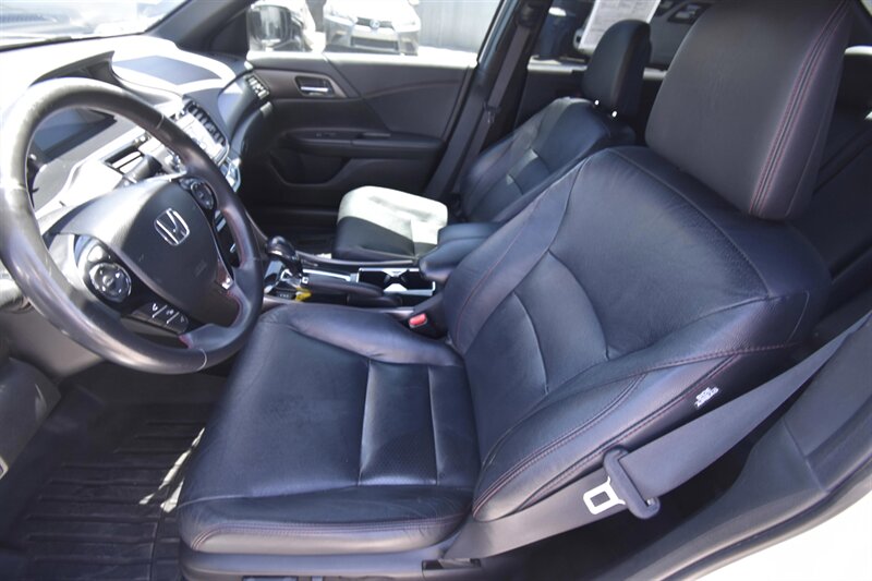 2017 Honda Accord Sport SE   - Photo 2 - Midway City, CA 92655