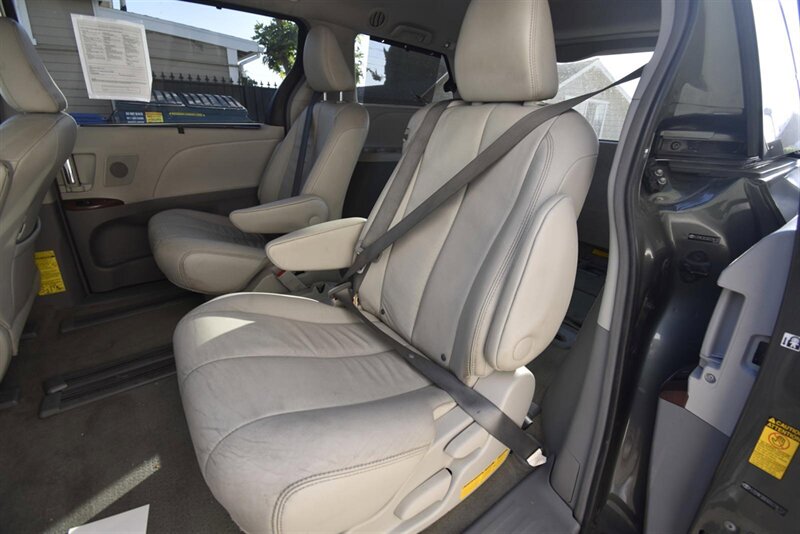 2013 Toyota Sienna XLE 8-Passenger   - Photo 8 - Midway City, CA 92655