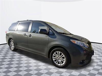 2013 Toyota Sienna XLE 8-Passenger   - Photo 2 - Midway City, CA 92655