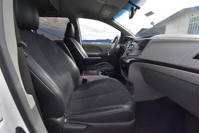 2013 Toyota Sienna SE   - Photo 10 - Midway City, CA 92655