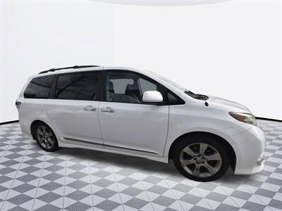 2013 Toyota Sienna SE   - Photo 4 - Midway City, CA 92655