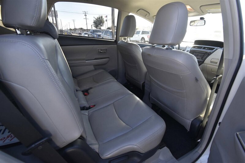 2016 Toyota Prius V LEATHER SEATS   - Photo 7 - Midway City, CA 92655