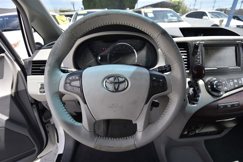 2012 Toyota Sienna XLE 7-Passenger Auto Acce   - Photo 12 - Midway City, CA 92655