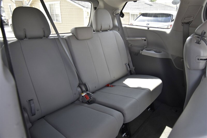 2012 Toyota Sienna XLE 7-Passenger Auto Acce   - Photo 23 - Midway City, CA 92655