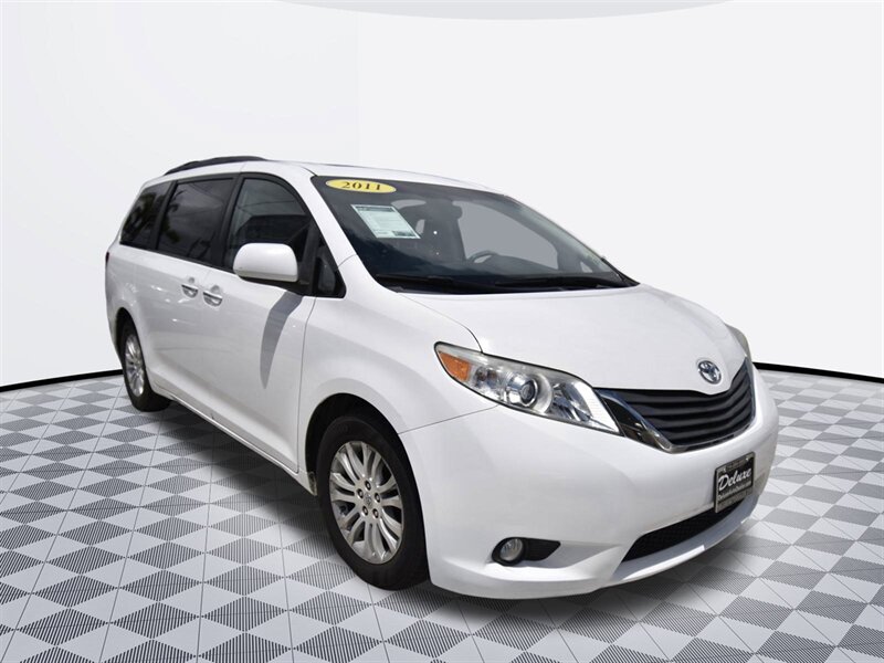 2012 Toyota Sienna XLE 7-Passenger Auto Acce   - Photo 6 - Midway City, CA 92655