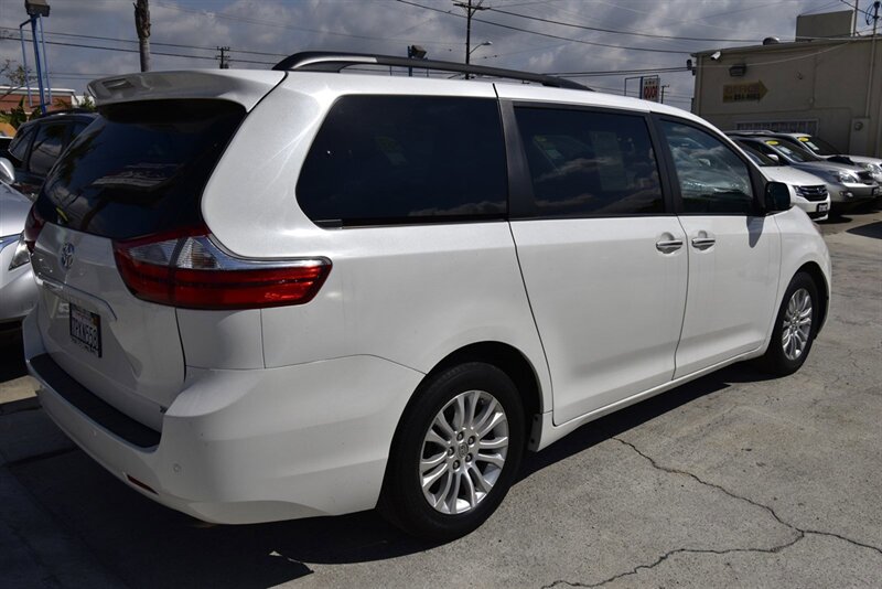 2012 Toyota Sienna XLE 7-Passenger Auto Acce   - Photo 19 - Midway City, CA 92655