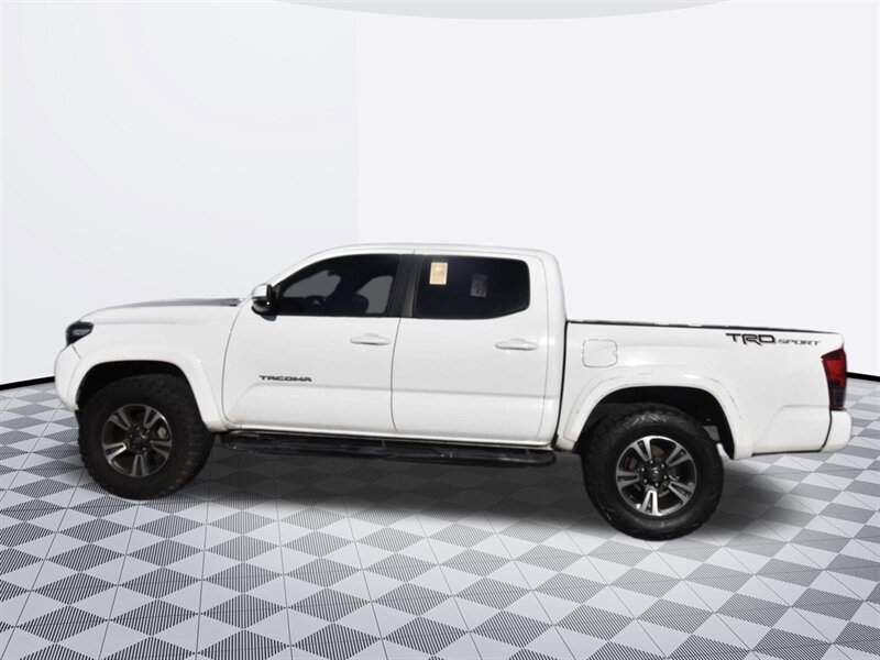 2017 Toyota Tacoma TRD Sport   - Photo 4 - Midway City, CA 92655