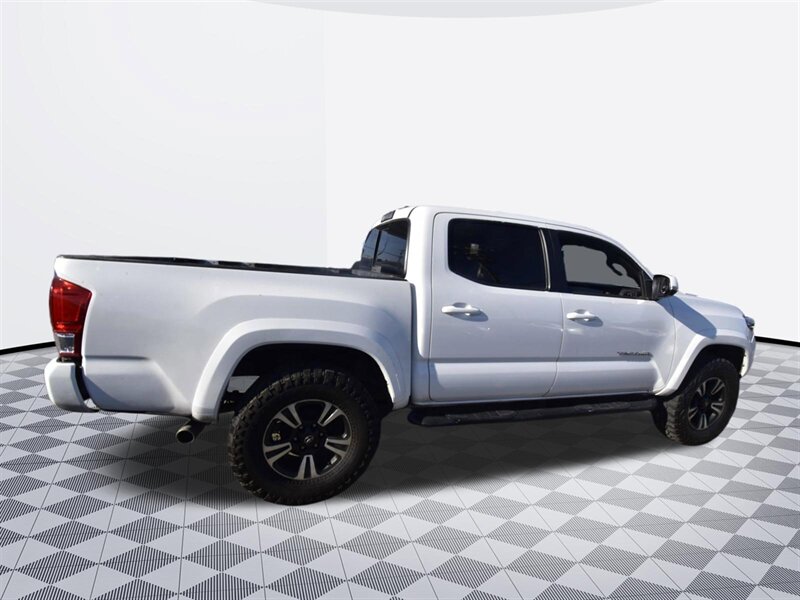 2017 Toyota Tacoma TRD Sport   - Photo 7 - Midway City, CA 92655
