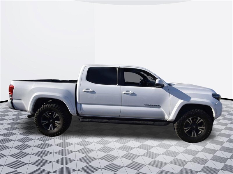 2017 Toyota Tacoma TRD Sport   - Photo 5 - Midway City, CA 92655
