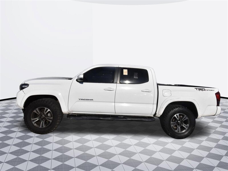 2017 Toyota Tacoma TRD Sport   - Photo 6 - Midway City, CA 92655