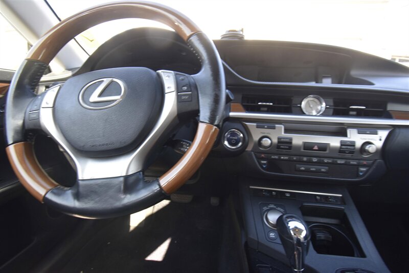 2016 Lexus ES 350 NAVIGATION   - Photo 13 - Midway City, CA 92655