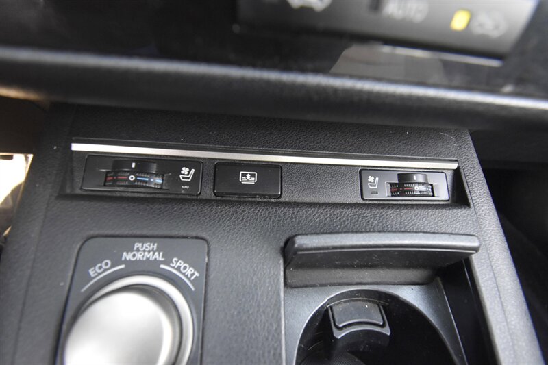 2016 Lexus ES 350 NAVIGATION   - Photo 10 - Midway City, CA 92655