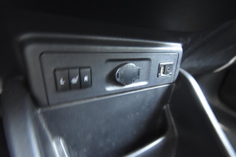 2015 Toyota Prius v Five - Photo 12 - Midway City, CA 92655