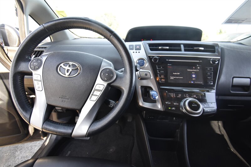 2015 Toyota Prius v Five - Photo 9 - Midway City, CA 92655