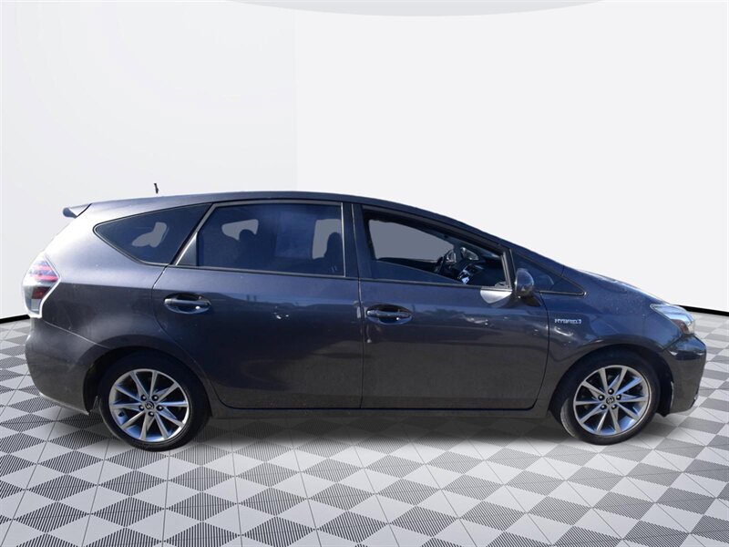 2015 Toyota Prius v Five - Photo 5 - Midway City, CA 92655